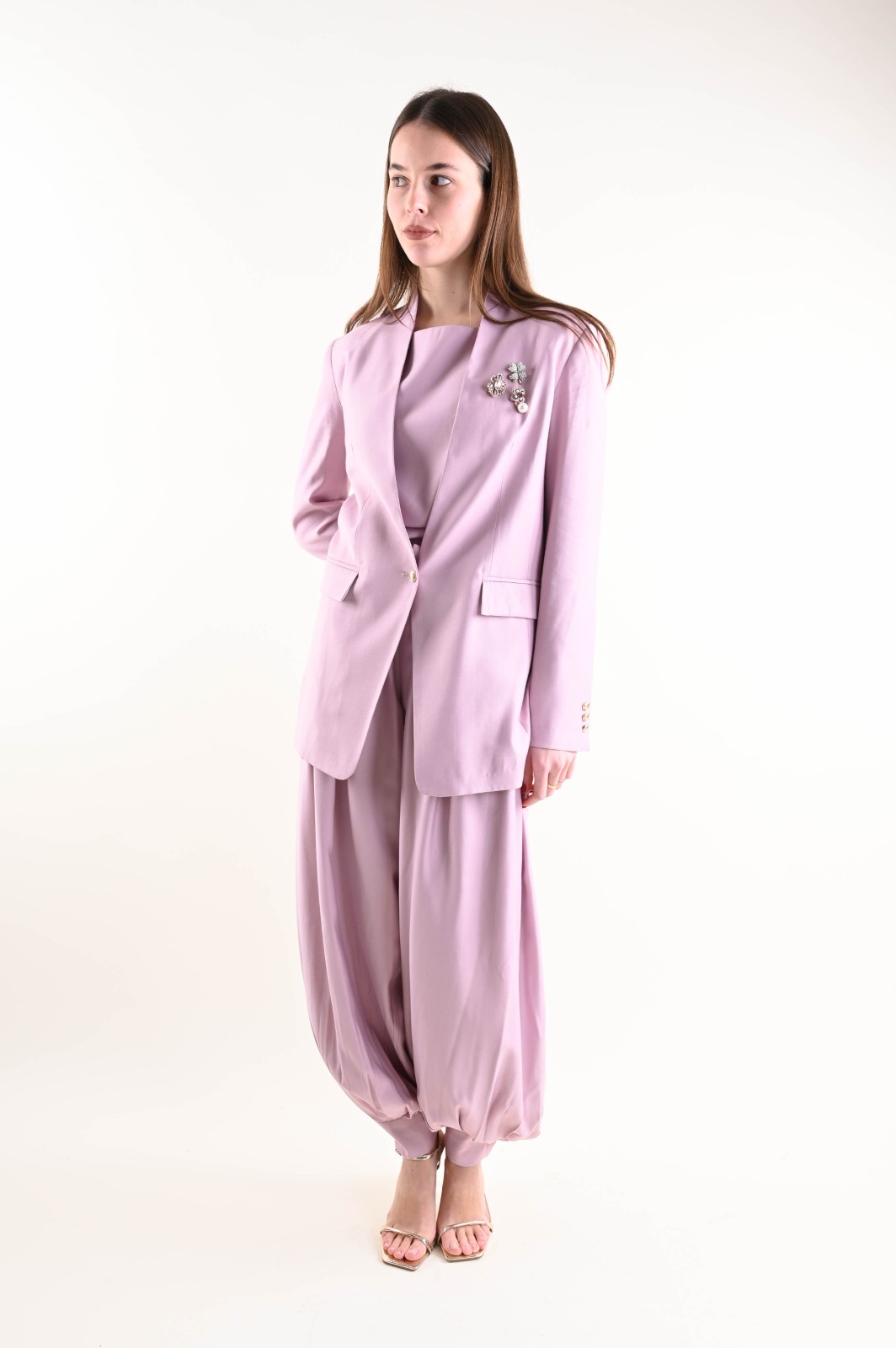 BLAZER ELEGANTE CON DETTAGLIO GIOIELLO – Bild 3