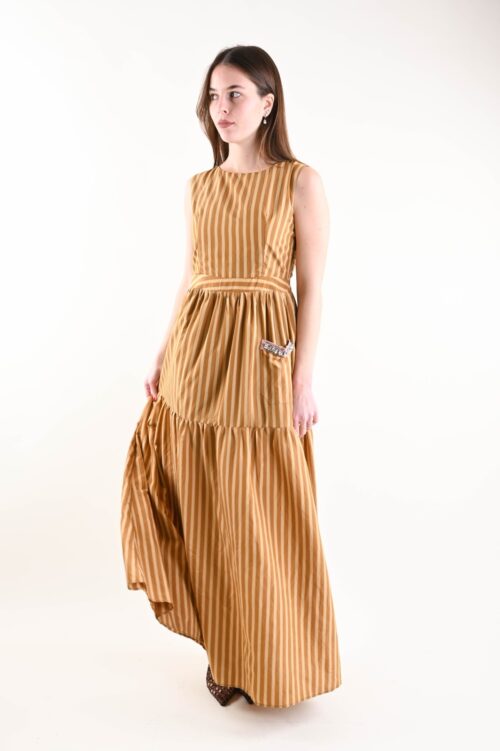 Alternative view of ABITO A RIGHE A BALZE CON DETTAGLIO GIOIELLO SULLA TASCA