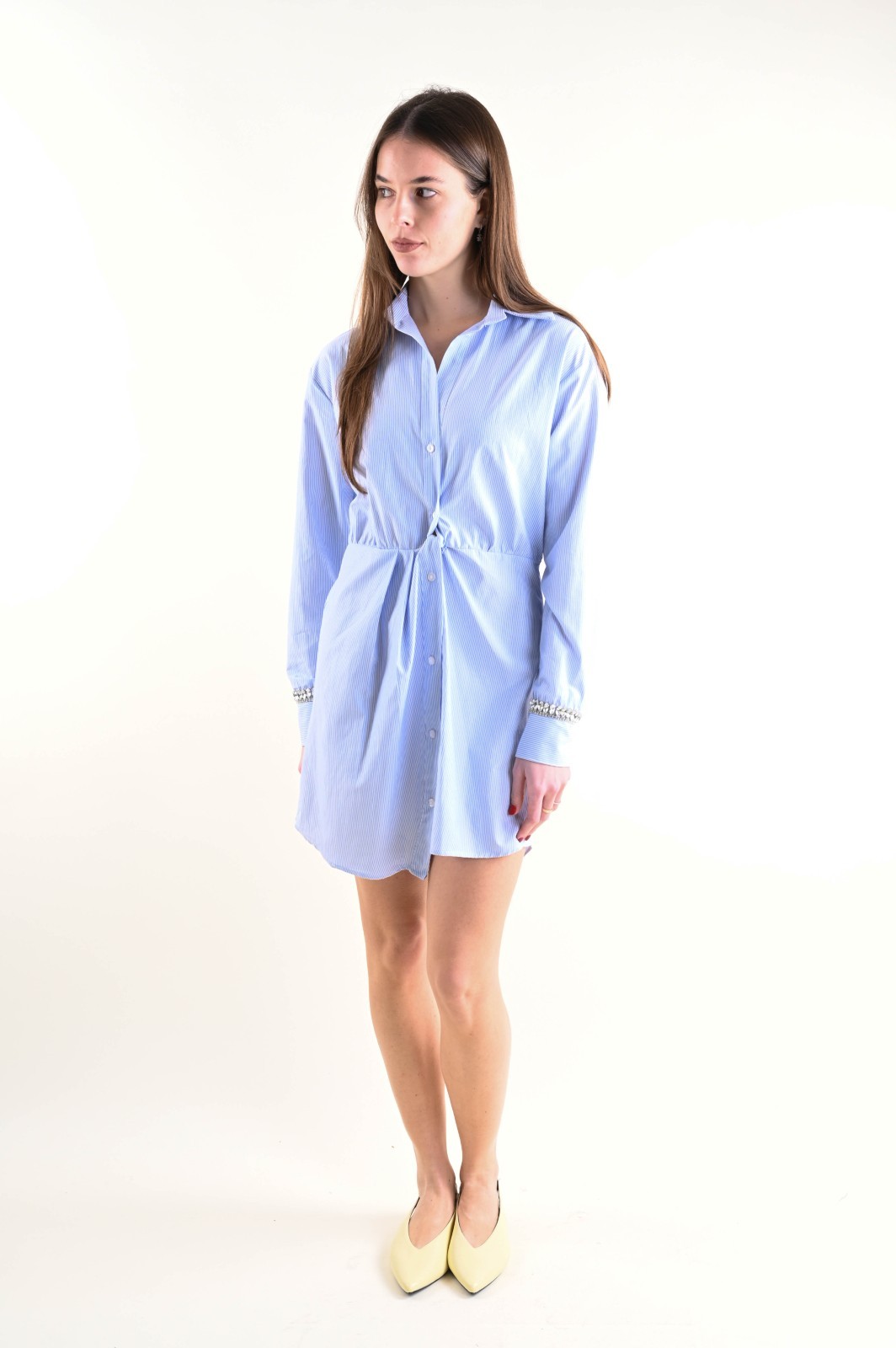 SCV1372-06_AZZURRO ABITO CON ARRICCIATURA IN VITA E DETTAGLIO GIOIELLO - Celeste, S