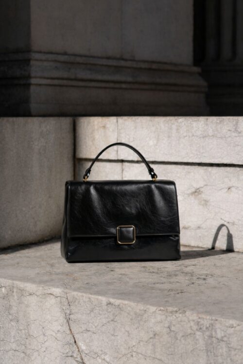 BORSA A MANO CON CHIUSURA SQUADRATA