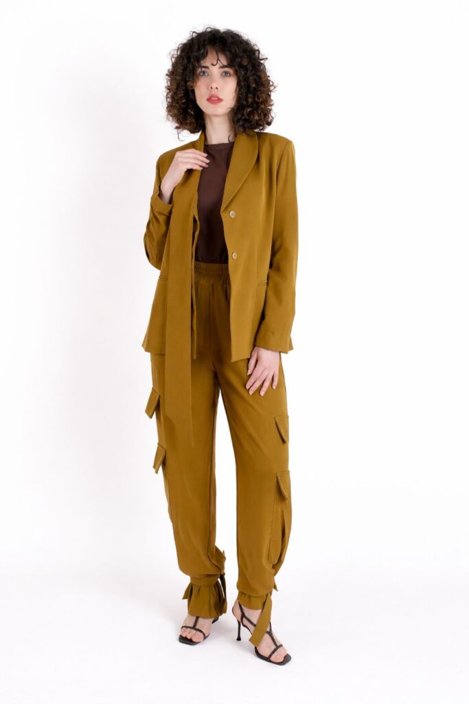 PANTALONI CARGO CON LACCI SUL FONDO 