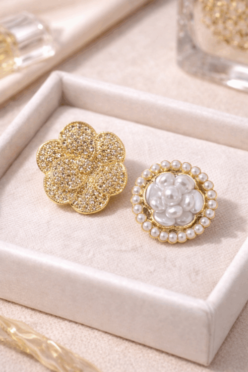 Alternative view of GEMELLI CON FIORE E DETTAGLIO DORATO PER CAMICIA