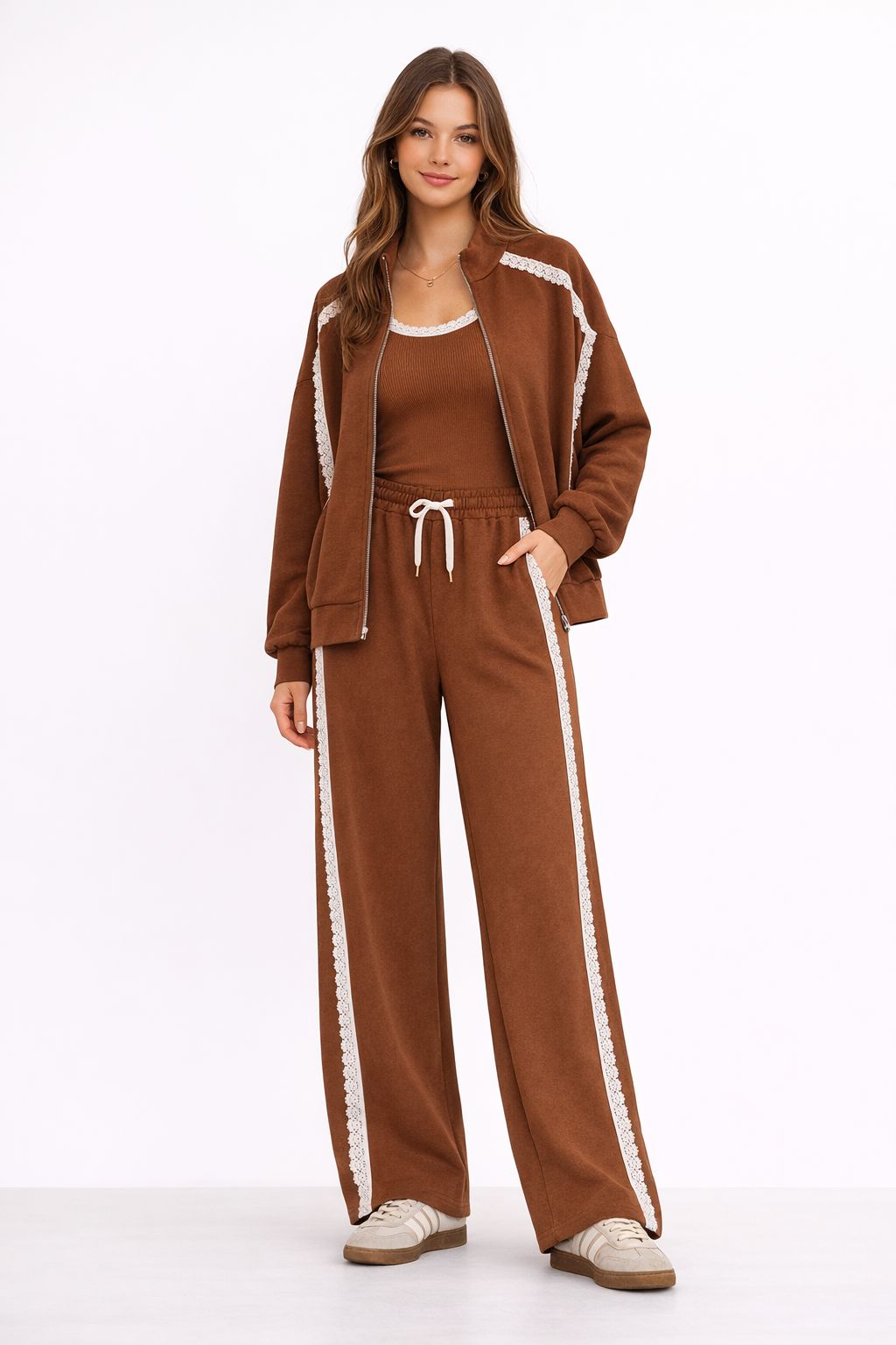 PANTALONE AMPIO CON INSERTI IN PIZZO