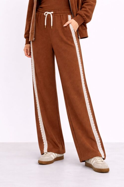 Alternative view of PANTALONE AMPIO CON INSERTI IN PIZZO