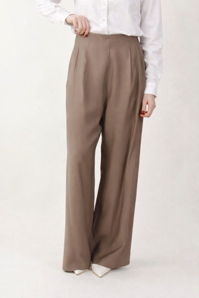 PANTALONI A PALAZZO CON PINCES 