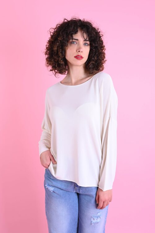 MAGLIA A MANICHE LUNGHE CON SPALLA SCESA E ORLI ARROTOLATI