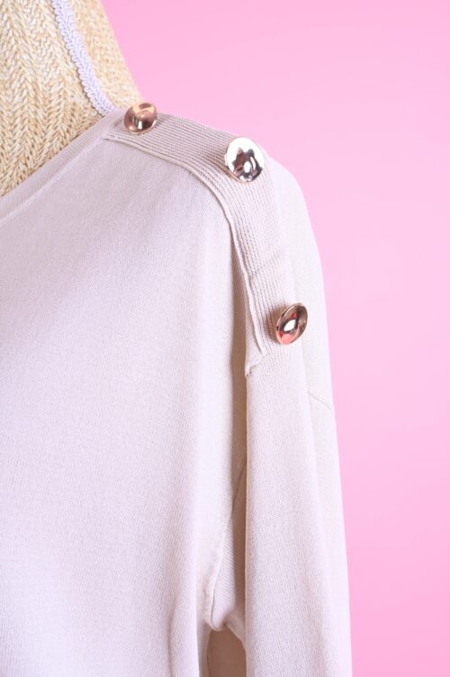 Alternative view of MAGLIA MANICHE A ¾ CON BOTTONI DECORATIVI SULLA SPALLA