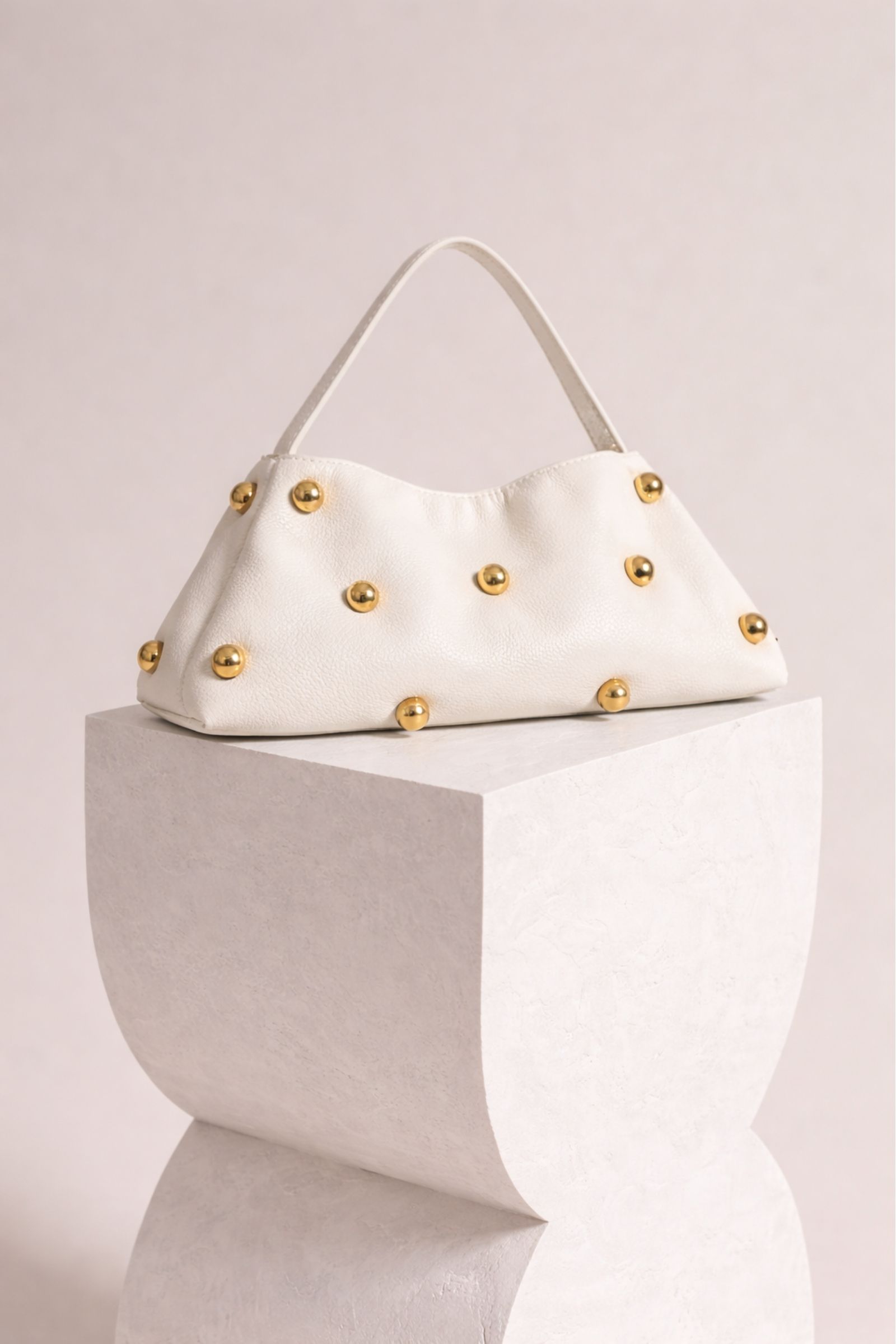 BORSA A MANO IN PELLE MARTELLATA CON SFERE METALLICHE - immagine 3