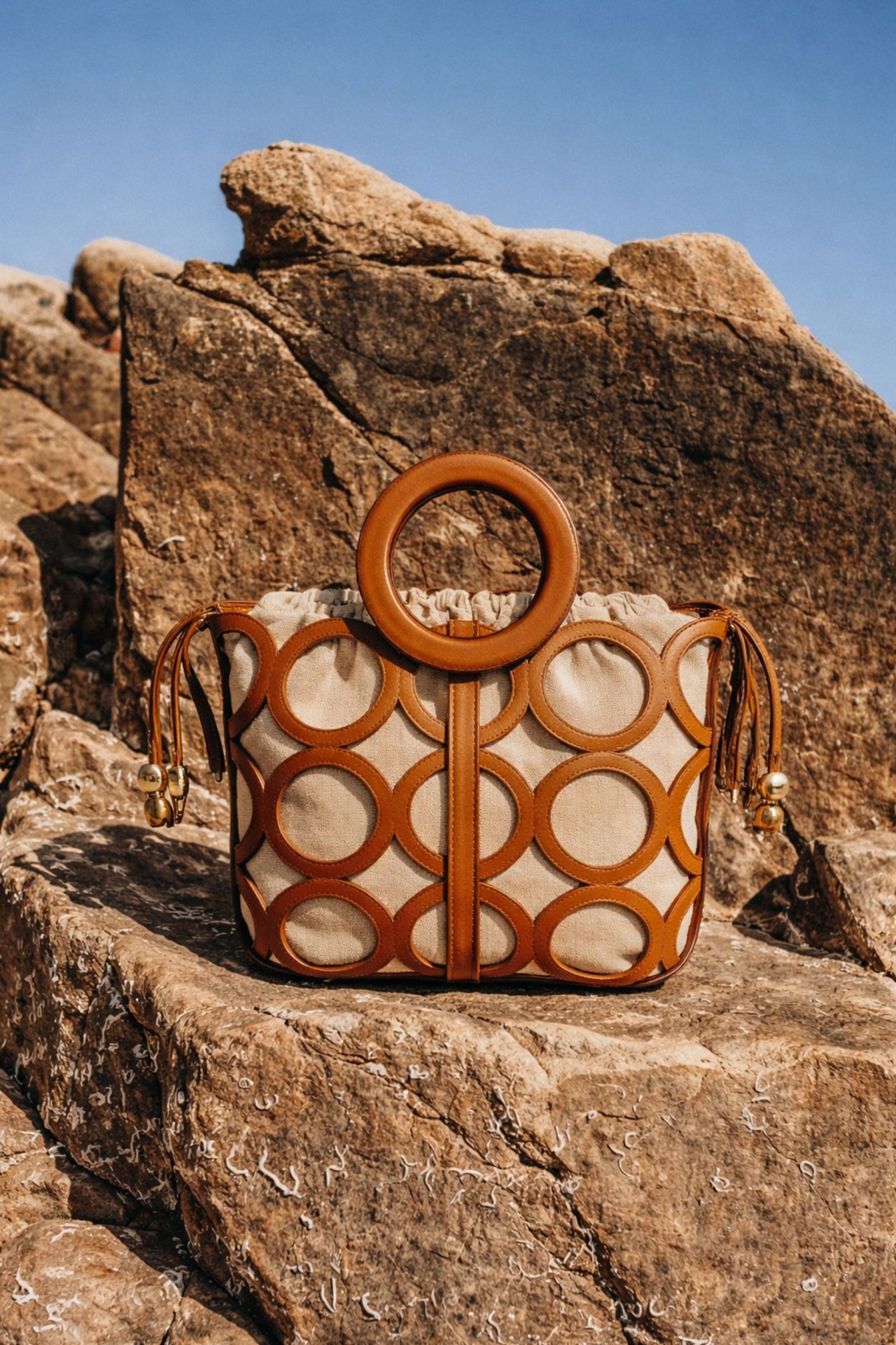 BORSA IN PELLE CON LAVORAZIONE GEOMETRICA E SACCA REMOVIBILE - immagine 4