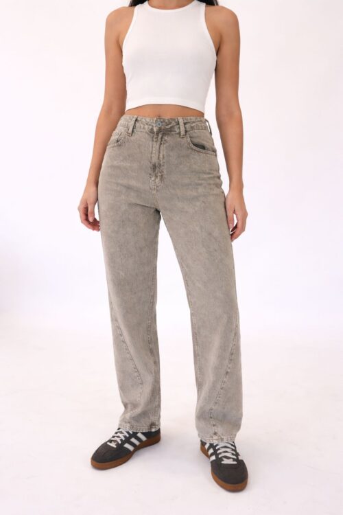 JEANS CON CUCITURA FRONTALE