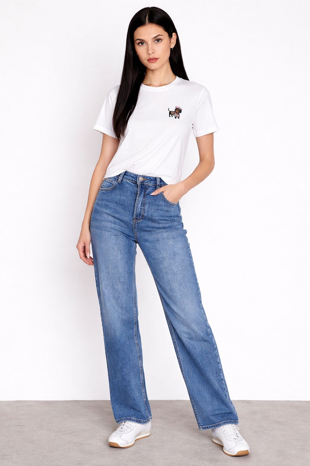 T-SHIRT CON RICAMO BASSOTTO - immagine 4