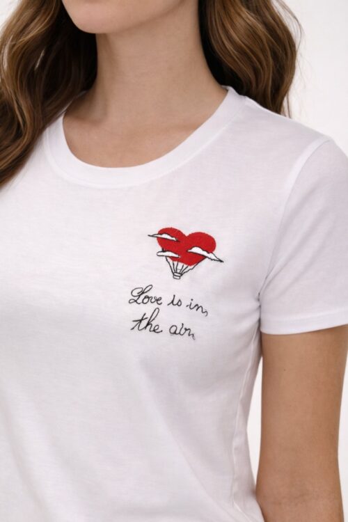 Alternative view of T-SHIRT RICAMO "LOVE IS IN THE AIR"