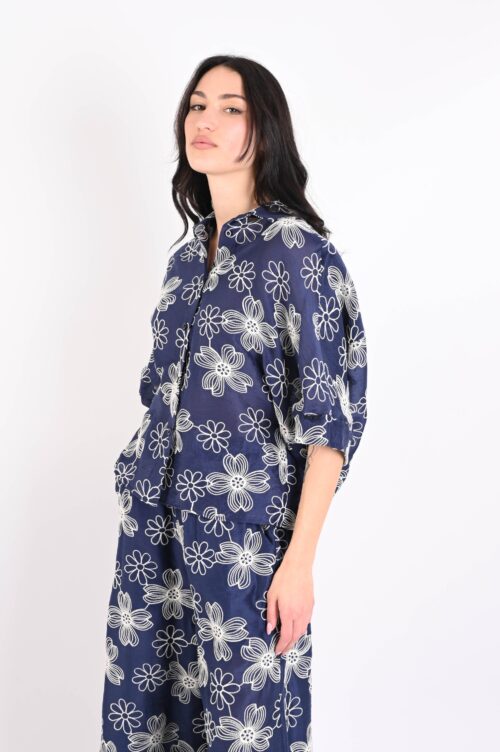 Alternative view of CAMICIA IN TENCEL CON RICAMI FLOREALI A MANICHE CORTE