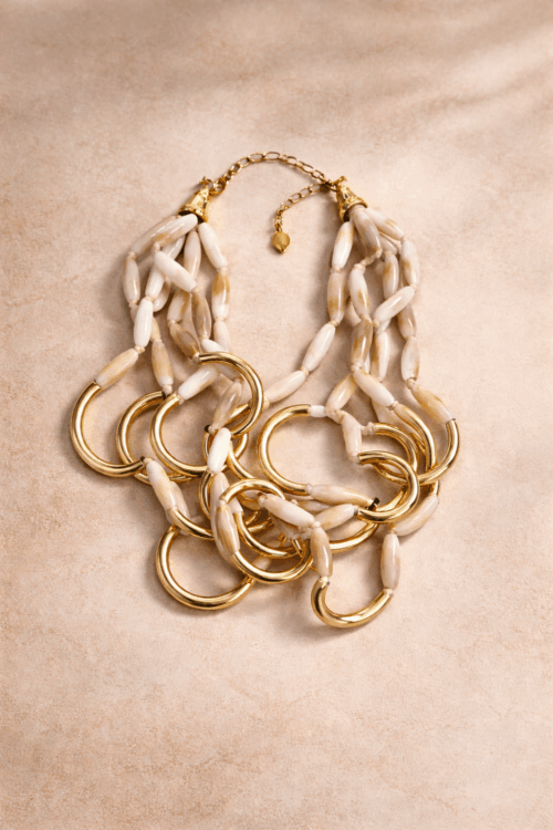 Alternative view of COLLANA CON PERLINE LUNGHE E DETTAGLI DORATI