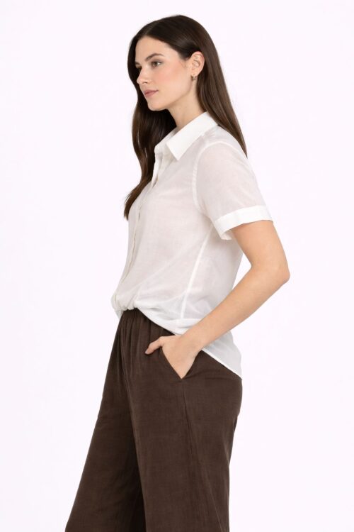 Alternative view of CAMICIA A MANICHE CORTE CON ARRICCIATURA SUL DAVANTI