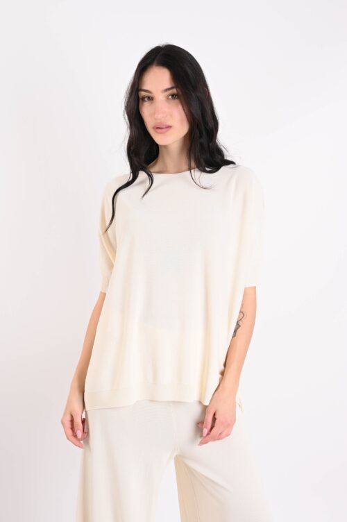 MAGLIA A MANICHE CORTE CON RIFINITURE A COSTINE