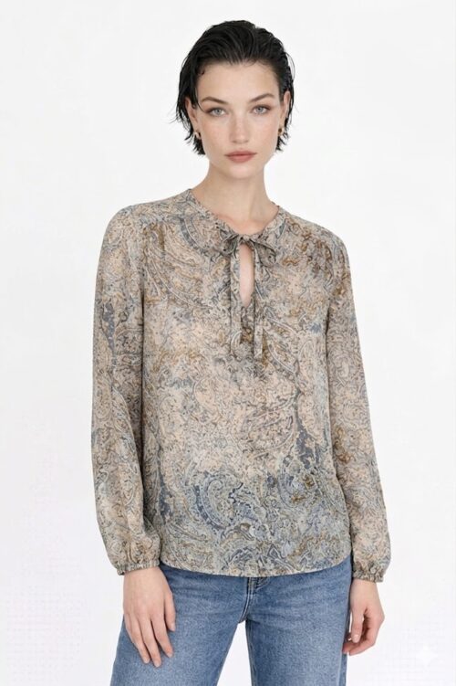 BLUSA CON STAMPA PAISLEY CON MANICHE ARRICCIATE E FIOCCO FRONTALE