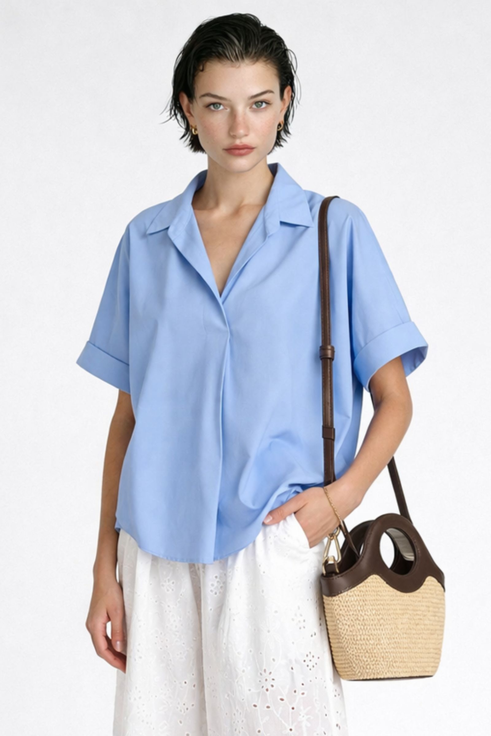 CAMICIA A MANICHE CORTE SCOLLO A V IN COTONE