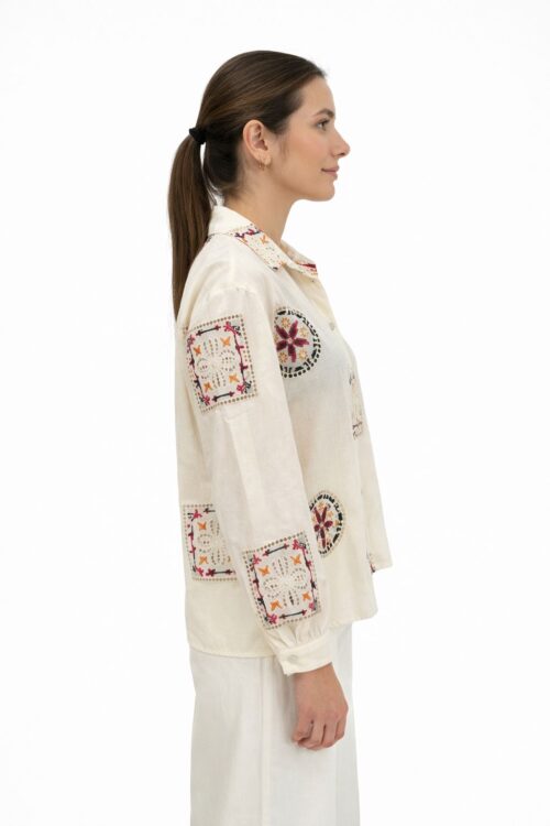 Alternative view of CAMICIA CON RICAMO TRAFORATO