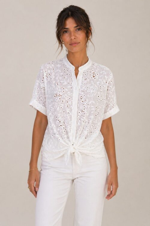 CAMICIA IN PIZZO SANGALLO A MANICHE CORTE CON COLLO ALLA COREANA