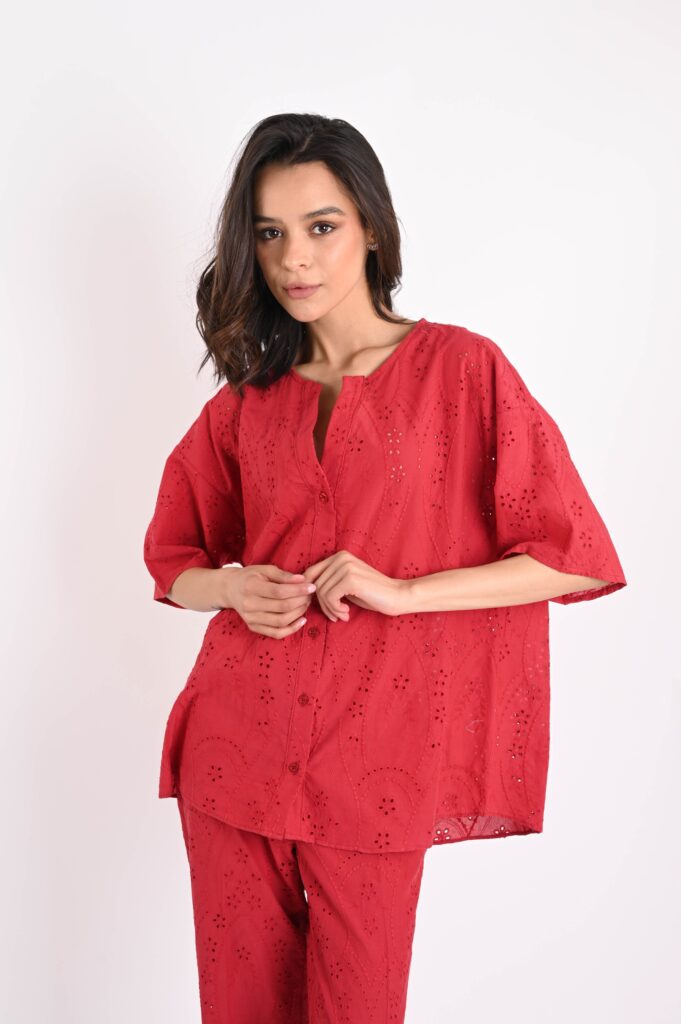 CAMICIA IN SANGALLO CON COLLO ALLA COREANA 