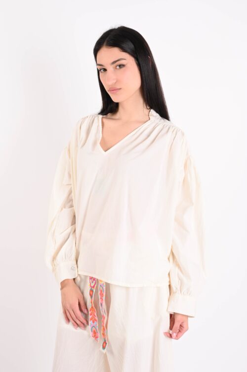 Alternative view of BLUSA CON SCOLLO A V A MANICHE LUNGHE IN COTONE