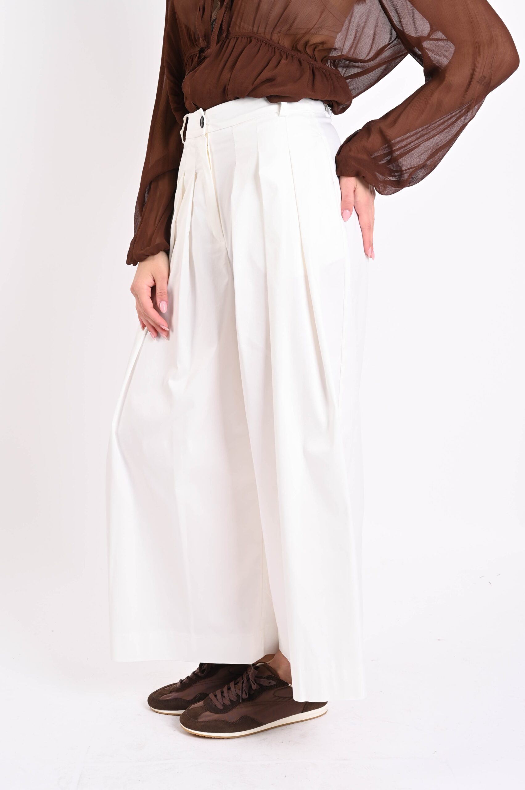 PANTALONI AMPI CON PINCES - Image 2