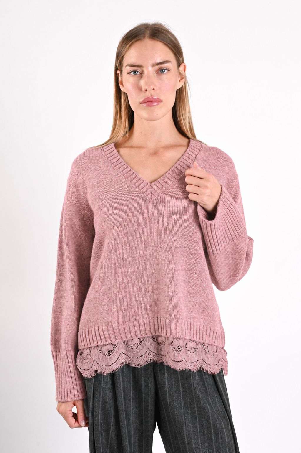0ef1091a-9328-4df4-b637-d2228bc004c6 MAGLIONE CON SCOLLO A V E INSERTO IN PIZZO SUL FONDO - Rosa, TU