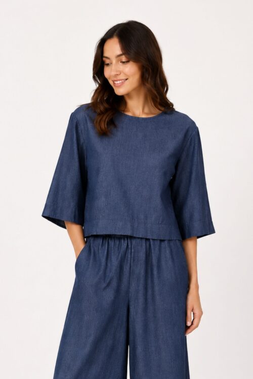 BLUSA CON MANICHE A ¾ E APERTURA POSTERIORE