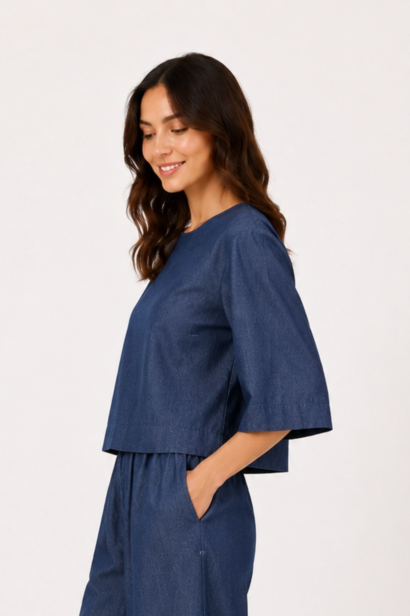 BLUSA CON MANICHE A ¾ E APERTURA POSTERIORE - immagine 3