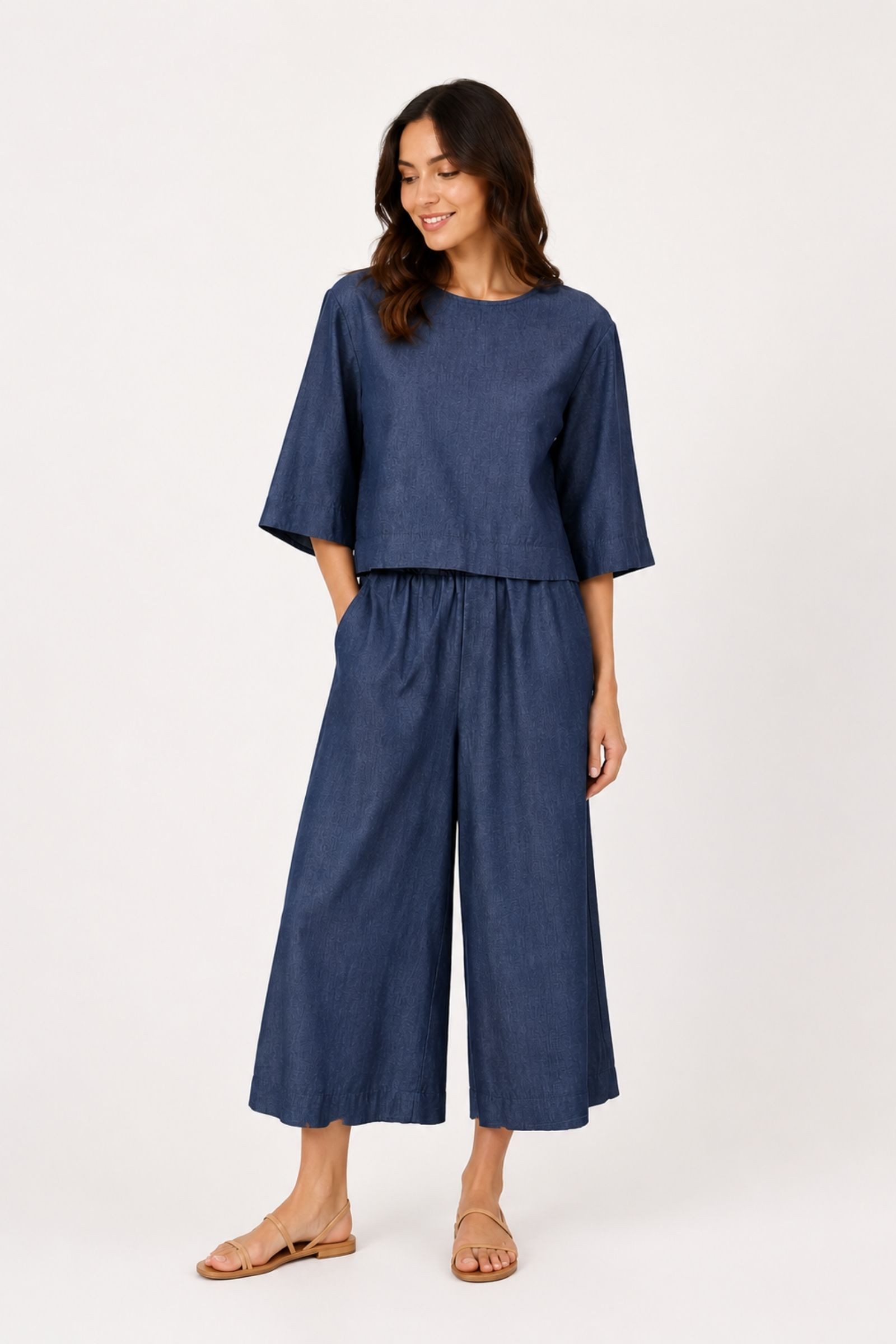 BLUSA CON MANICHE A ¾ E APERTURA POSTERIORE - immagine 4