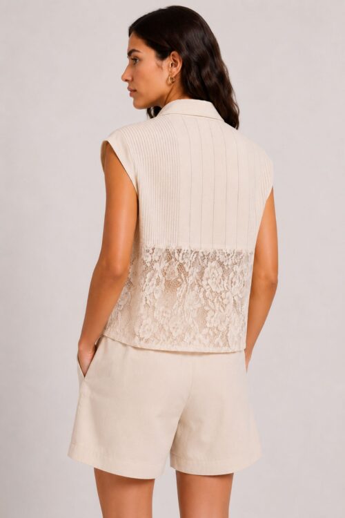 Alternative view of CAMICIA A RIGHE CON FIOCCO E PARTE POSTERIORE IN PIZZO