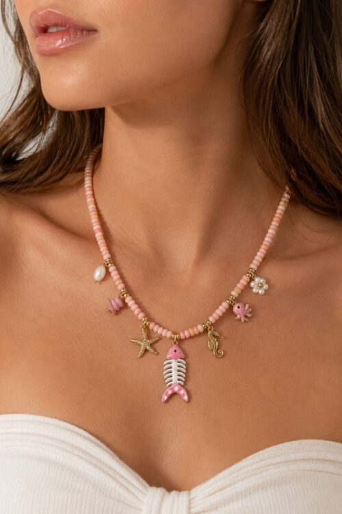 COLLANA CON CHARMS MARINI E PERLINE