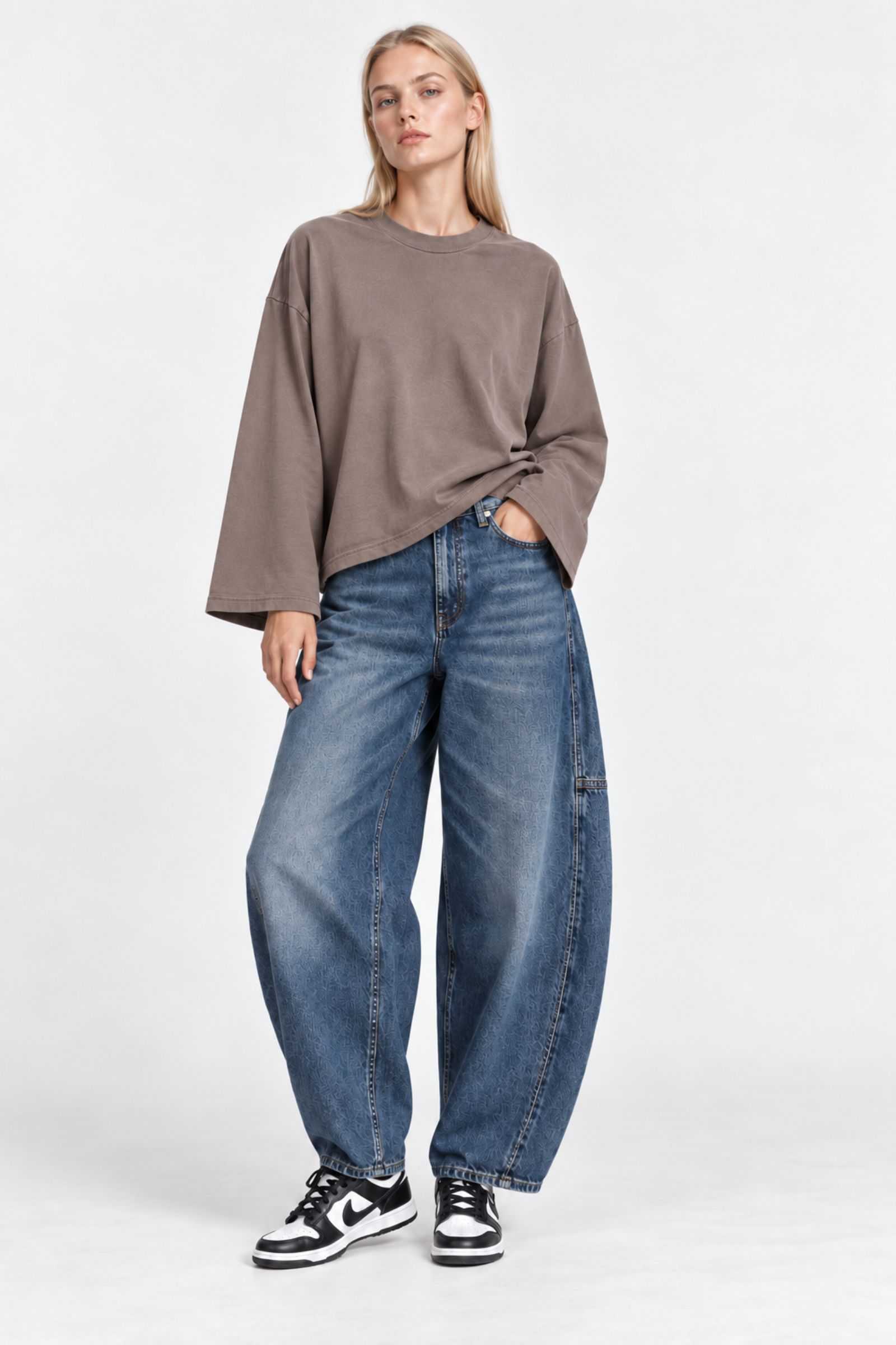 T-SHIRT OVERSIZE A MANICHE LUNGHE AMPIE - immagine 4