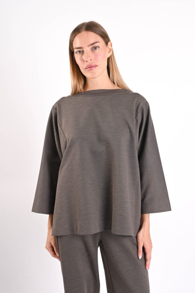 MAGLIA OVERSIZE CON SCOLLO A BARCA 