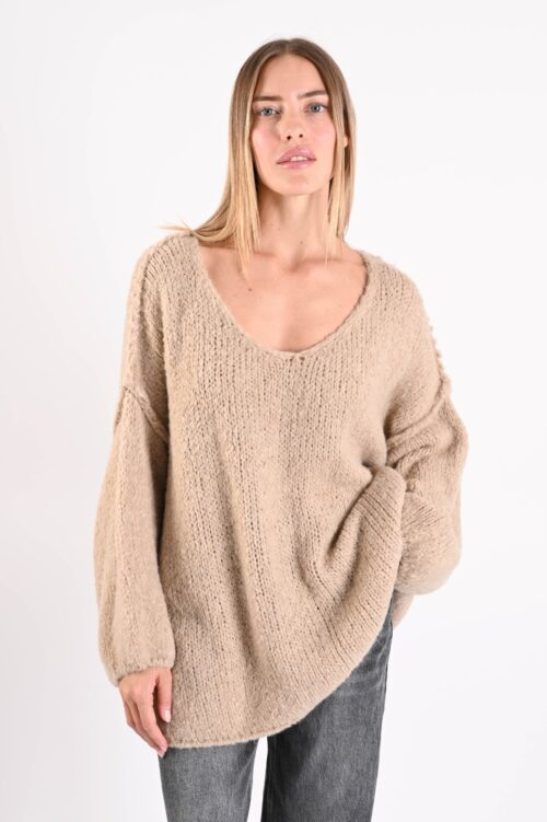 MAGLIONE OVERSIZE MORBIDO CON SCOLLO AMPIO