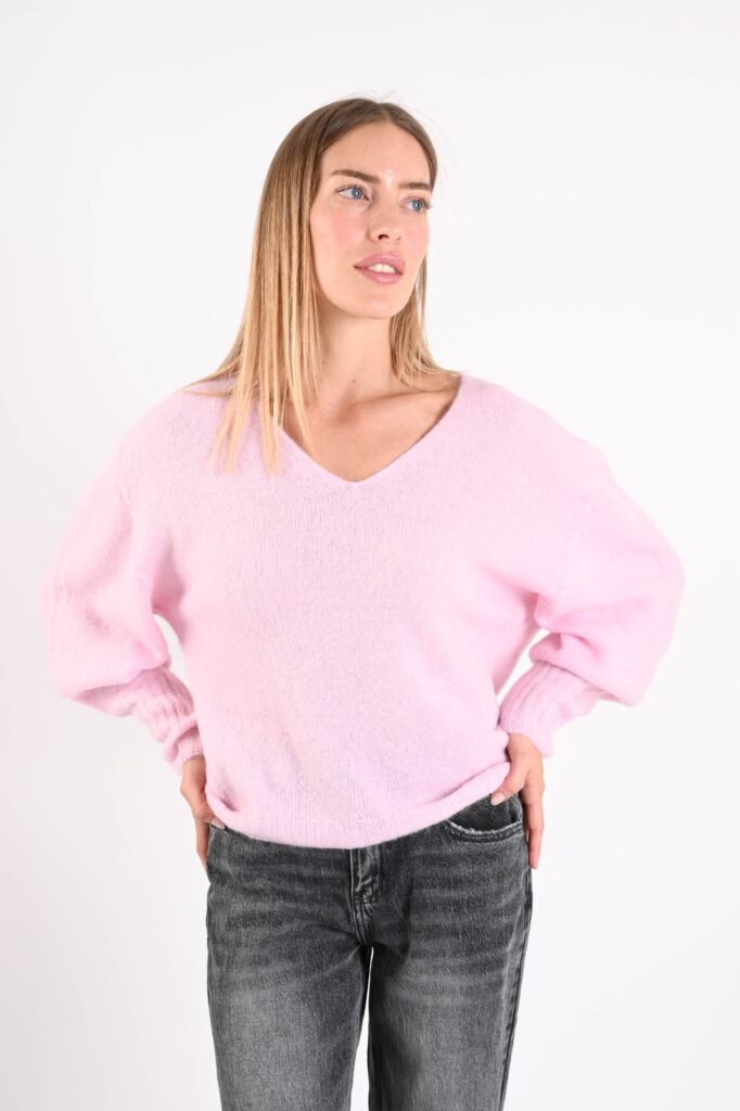 MAGLIONE CON SCOLLO A V E MANICHE A SBUFFO 