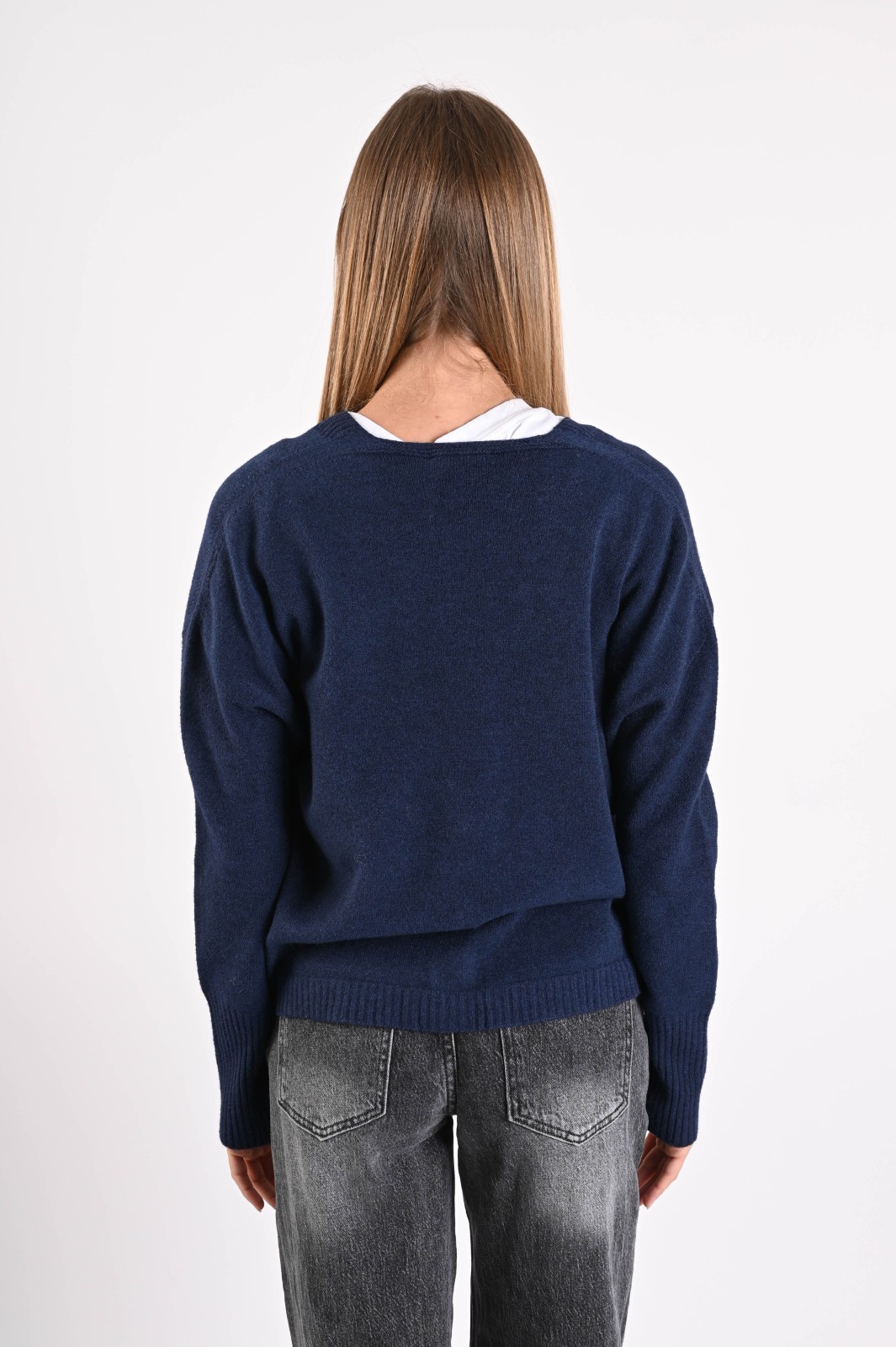 CARDIGAN CON SCOLLO A V E BOTTONI - immagine 3