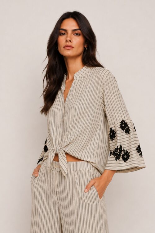 CAMICIA A RIGHE CON MANICHE A FARFALLA E DECORAZIONI IN PAILLETTES