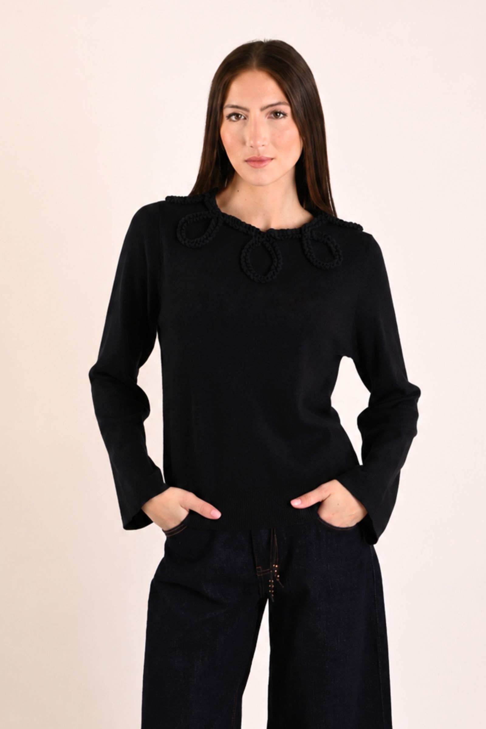137 MAGLIA CON APPLICAZIONI FLOREALI 3D - Black, TU
