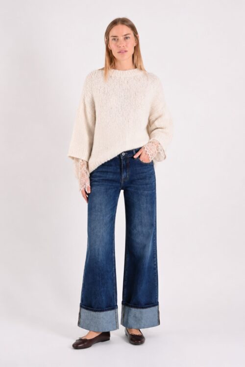 Alternative view of JEANS DRITTI CON RISVOLTO