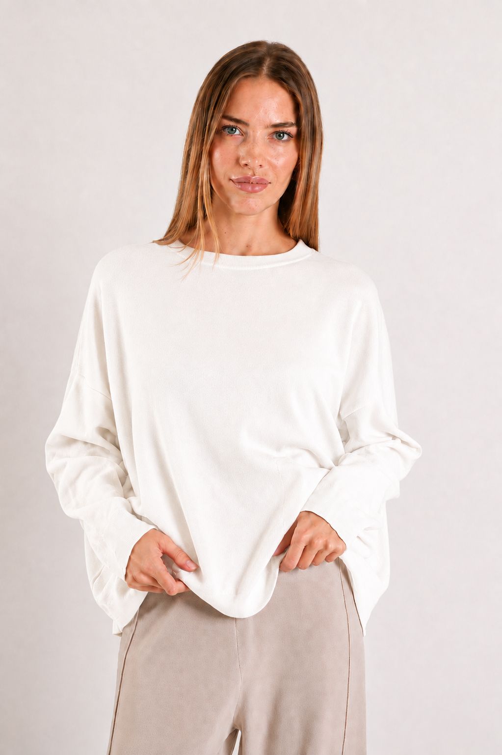 1fc79a2e-8ea1-416c-9a0f-997e6ae3f7a3 MAGLIA MORBIDA CON SPALLE SCESE E TASCHINA - Panna, TU