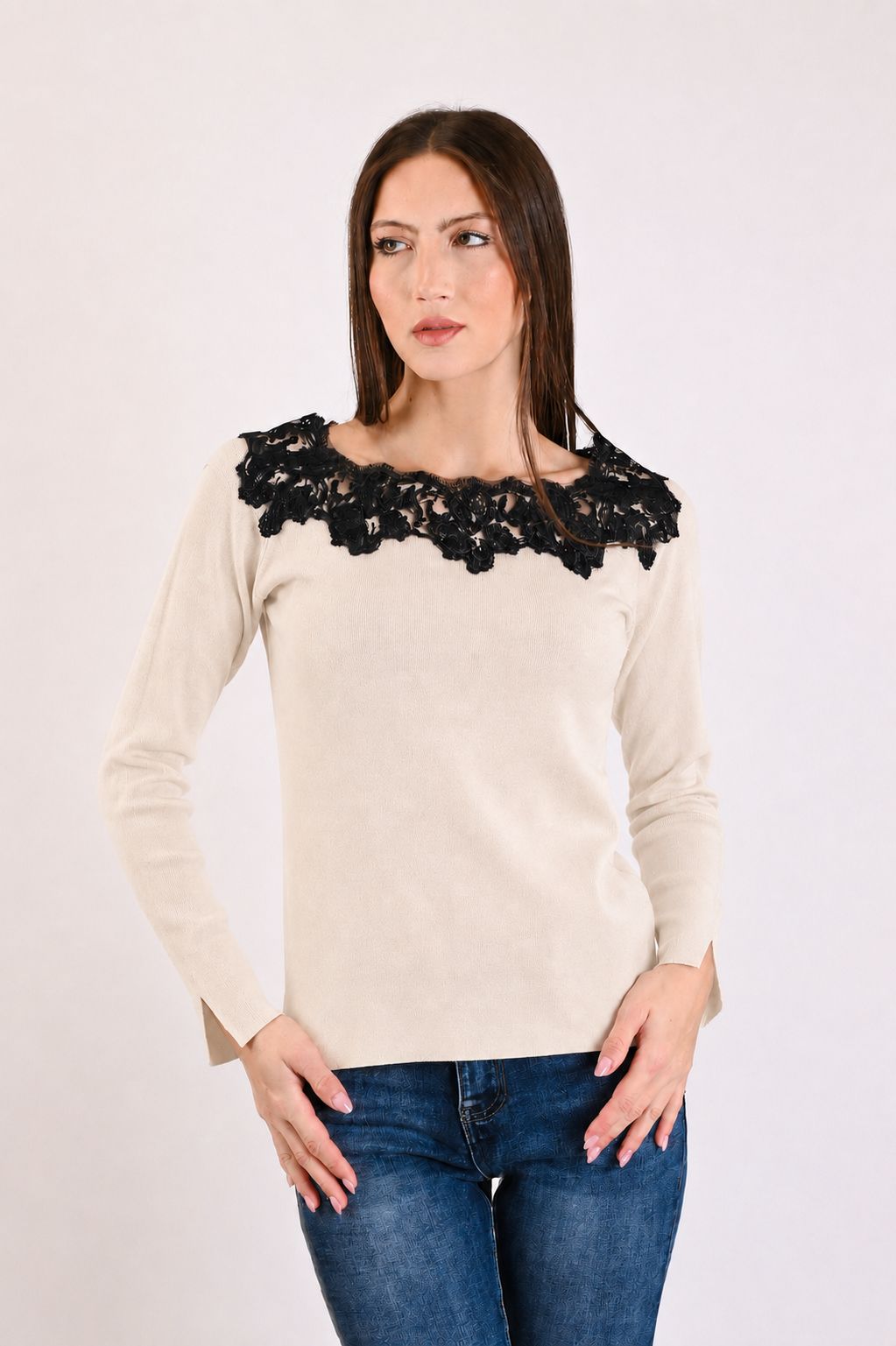 3f39e756-faf8-4015-a983-f060f9710f1e MAGLIA A COSTINE CON PIZZO APPLICATO SULLO SCOLLO - Beige, TU