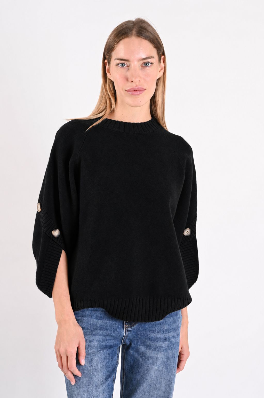 616ab7fa-72d2-4a53-bf86-7ba93c4cc02c MAGLIONE MORBIDO CON MANICHE A 3/4 E BOTTONI - Nero, TU