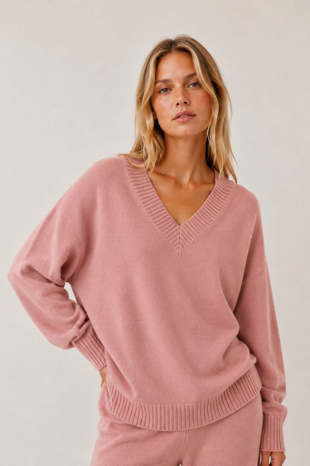 98d933c0-f08c-4e18-9380-b9d3ac4c4574 MAGLIA OVER SCOLLO A V - Rosa, TU