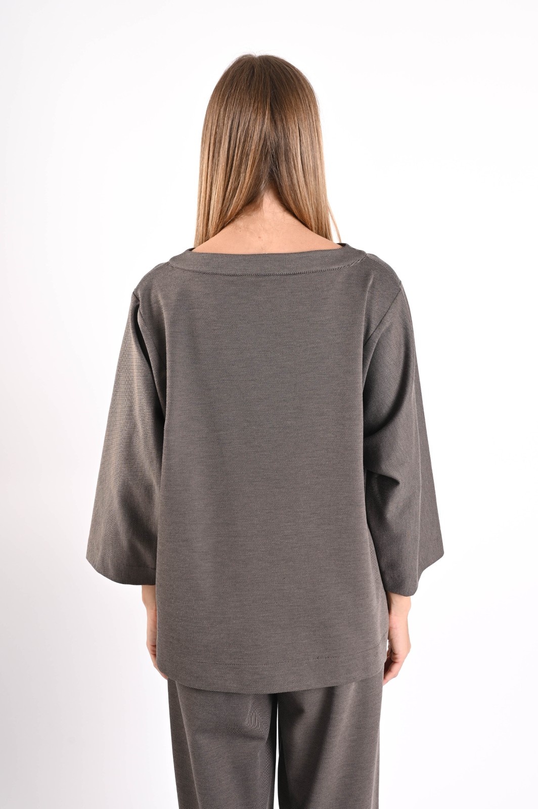 MAGLIA OVERSIZE CON SCOLLO A BARCA - Image 3