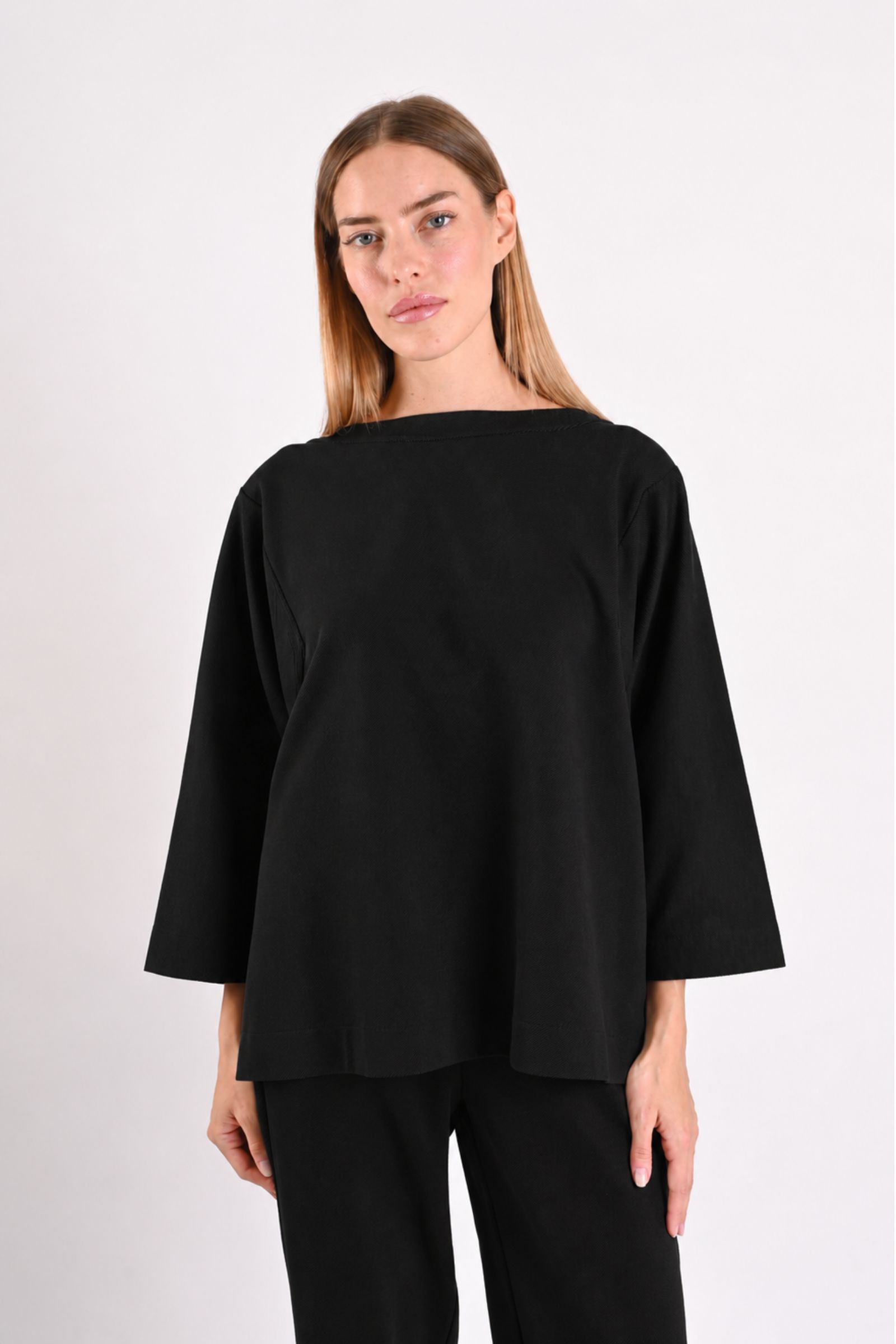 AM930-06_NERO MAGLIA OVERSIZE CON SCOLLO A BARCA - Black, L