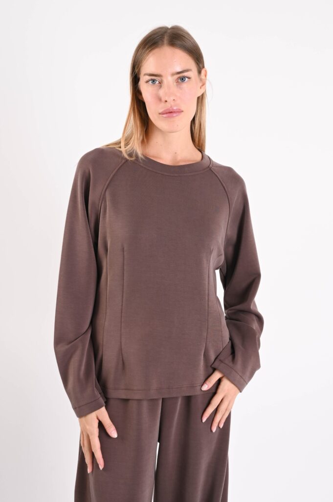 MAGLIA IN TESSUTO MORBIDO EFFETTO TUTA 