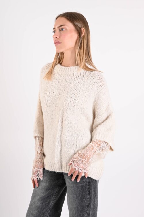 Alternative view of MAGLIONE MORBIDO CON DETTAGLI IN PIZZO