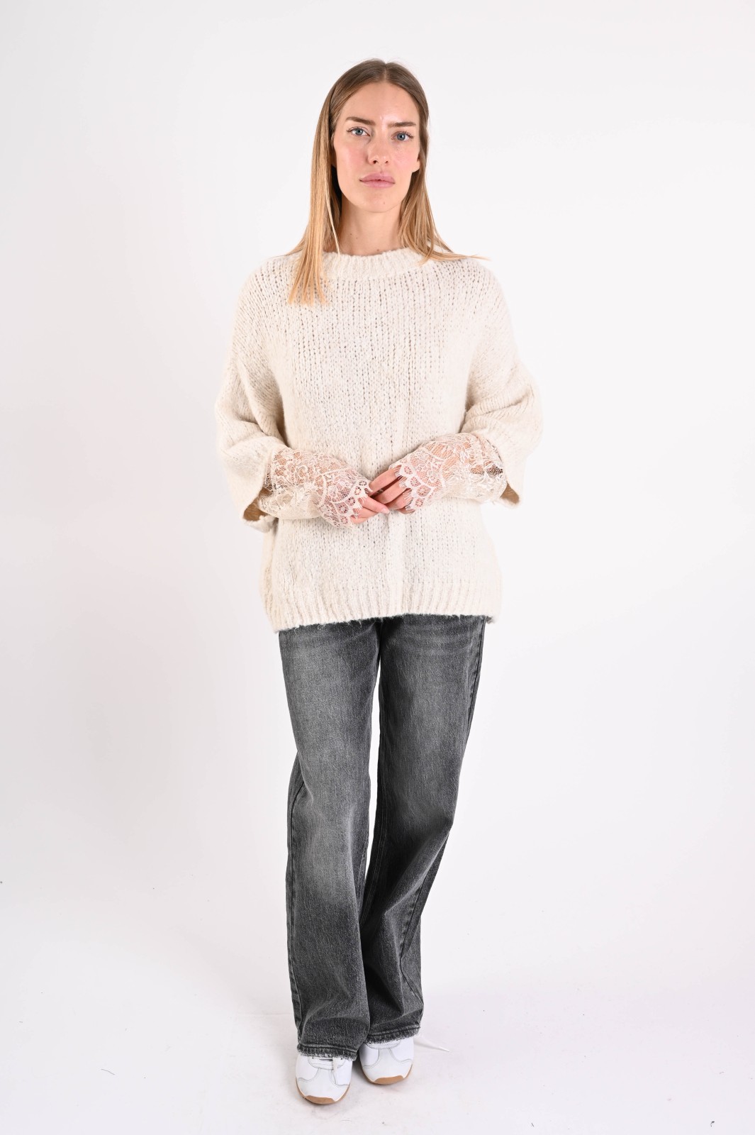 MAGLIONE MORBIDO CON DETTAGLI IN PIZZO - immagine 4